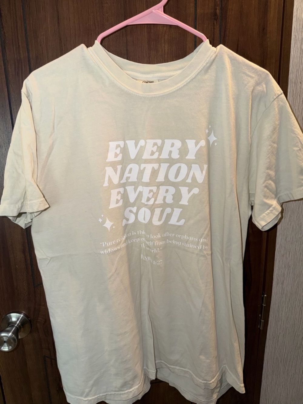 Comfort Colors | Cream Every Nation Every Soul Graphic Tee, size L